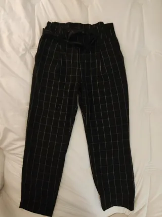 Pantalón cuadros Stradivarius con lazada