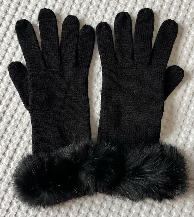 Luvas elegantes pretas com pelo sintético T. M