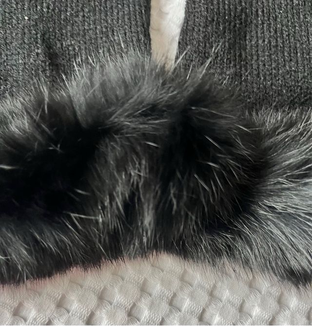 Luvas elegantes pretas com pelo sintético T. M