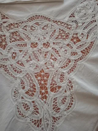 Mantelería Encaje Francés Hecho a Mano