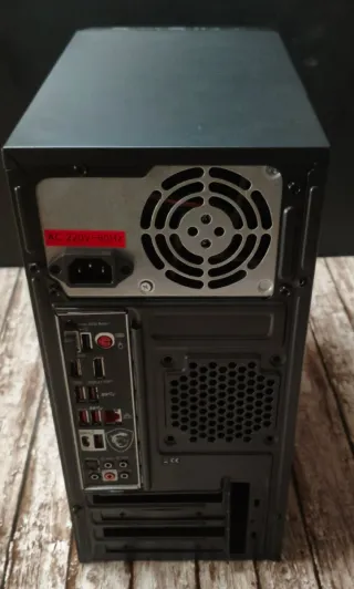 PC Ryzen 3 3200G 16GB RAM Negro