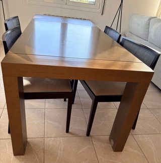 Mesa extensible y 4 sillas