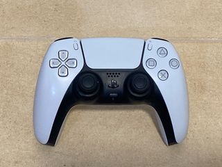 Mando PS5 DualSense Blanco y Negro