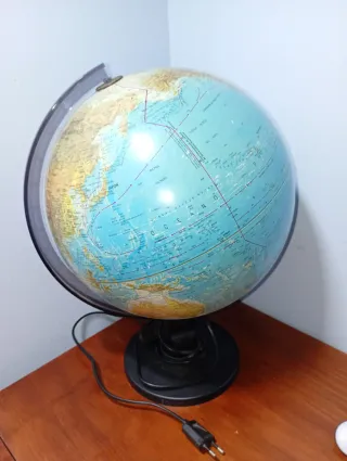 Globo terráqueo iluminado