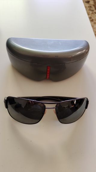 Gafas de sol Prada plateadas y grises