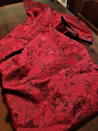 Tessuto damascato rosso e nero