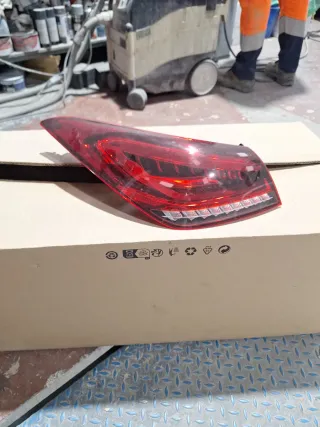 Piloto trasero izquierdo Mercedes CLA