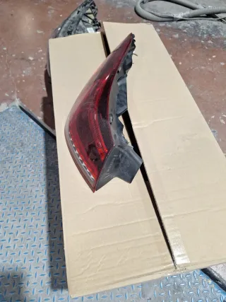 Piloto trasero izquierdo Mercedes CLA