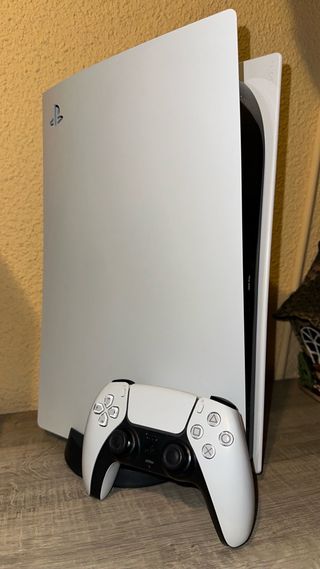 PLAYSTATION 5 con LECTOR DISCOS + MANDO DUAL SENSE