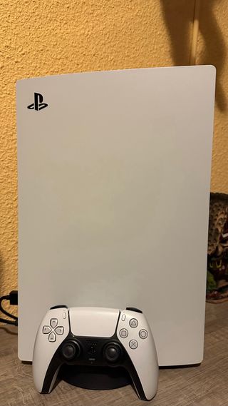PLAYSTATION 5 con LECTOR DISCOS + MANDO DUAL SENSE