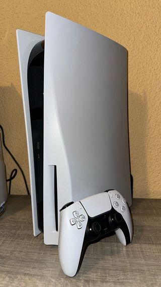 PLAYSTATION 5 con LECTOR DISCOS + MANDO DUAL SENSE