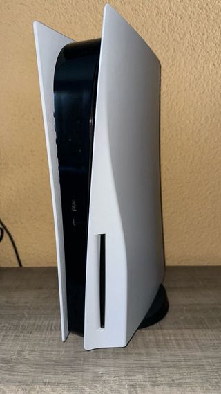 PLAYSTATION 5 con LECTOR DISCOS + MANDO DUAL SENSE