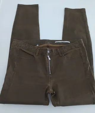 Pantalón Zara encerado slim medium rise T. XL