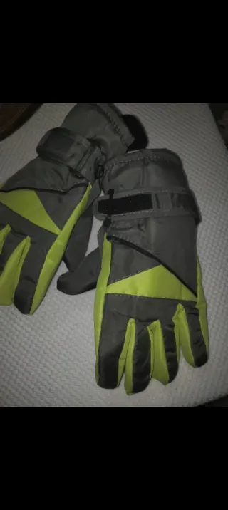 Guantes de Nieve Grises y Verdes
