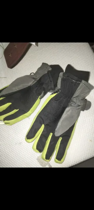 Guantes de Nieve Grises y Verdes