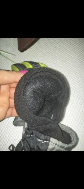 Guantes de Nieve Grises y Verdes