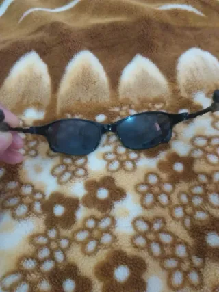 Gafas de sol Oakley negras y grises