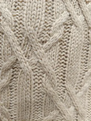 Jersey cuello pico hombros descubiertos beige