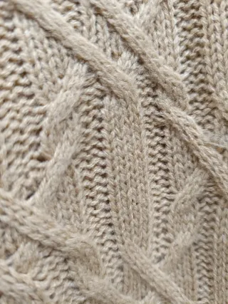 Jersey cuello pico hombros descubiertos beige