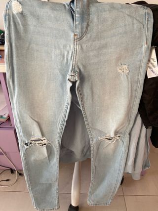 Pantalones vaqueros Bershka desgastados