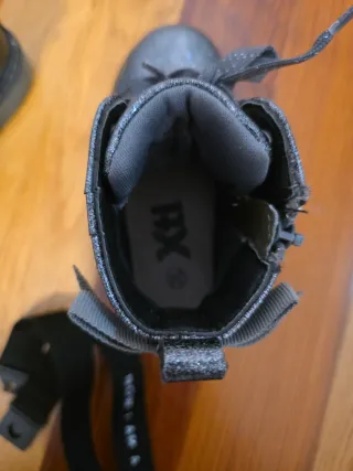 Botín infantil con cremallera y cordones. Núm. 24