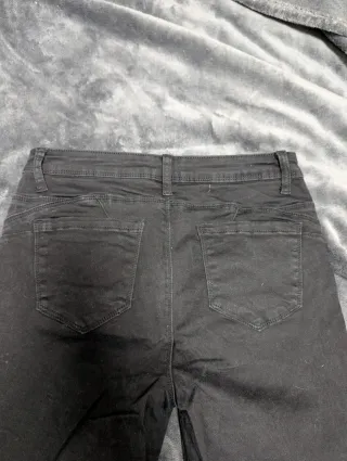 Pantalón vaquero negro pinzas
