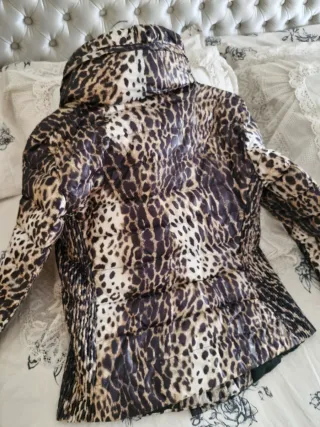 Plumífero Purificación García Leopardo