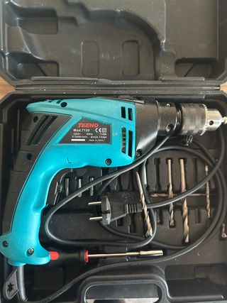 Taladro TEENO 710W Mod. 7139 con maletín y brocas