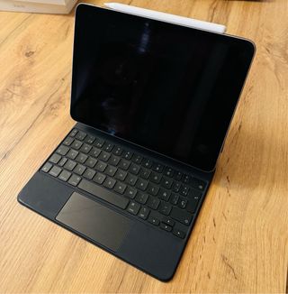 iPad Air 11” M2 + Apple Pencil Pro + Teclado