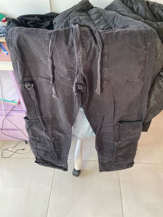 Pantalones cargo negros Stradivarius