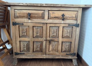 Mueble antiguo madera con cajones y puertas