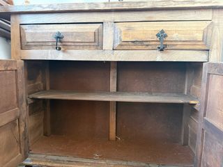Mueble antiguo madera con cajones y puertas