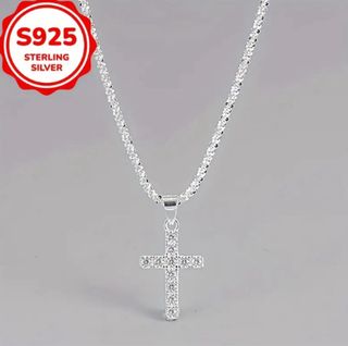 Collar Cruz Plateado.