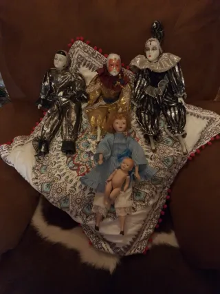 Vecchie bambole di porcellana