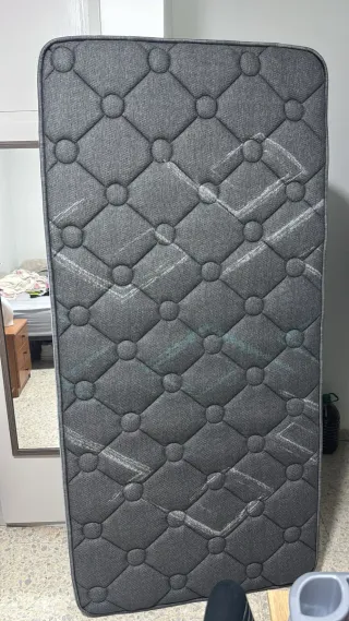 Colchón de tela gris