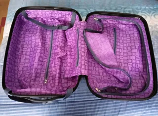 Maleta pequeña rígida morada