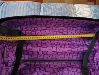 Maleta pequeña rígida morada