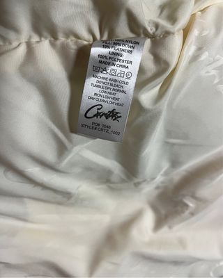 Chaqueta Corteiz Bolo Puffer Off-White