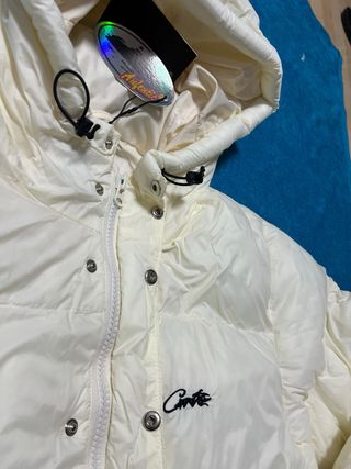 Chaqueta Corteiz Bolo Puffer Off-White