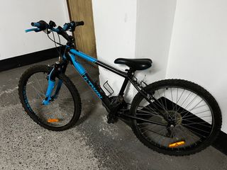 Bicicleta 24' azul y negra