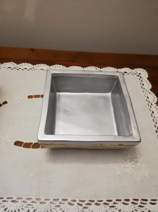 Candela natalizia con base decorata