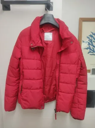 Chaqueta acolchada roja Bershka