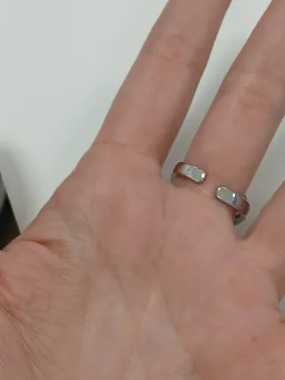 Anel Banhado a Prata com Pedras