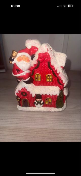 Babbo Natale in ceramica con casa