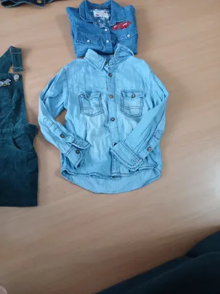 Lote: Peto, 2 camisas y cazadora vaquera