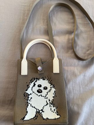 Bolso de mano con perro bordado