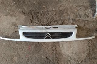 Parachoques y calandra coche