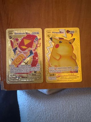 2 Cartas Pokémon Doradas VMAX Senzkoch y Piccacu