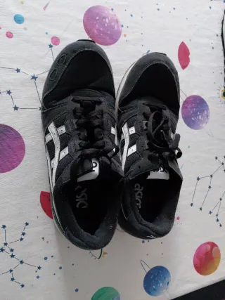 Zapatillas Asics Talla 44 Negras y Blancas