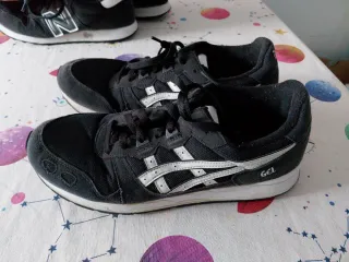 Zapatillas Asics Talla 44 Negras y Blancas